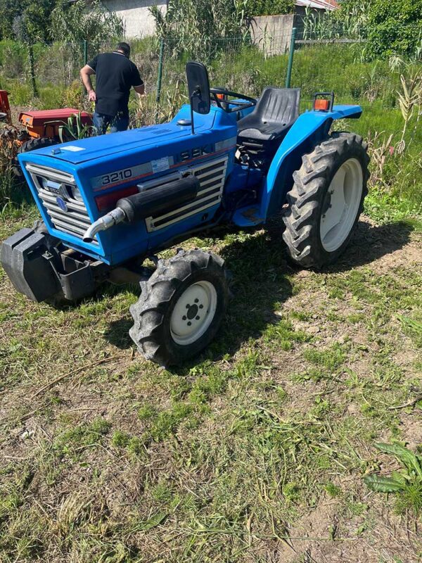 TRATOR ISEKI 3210